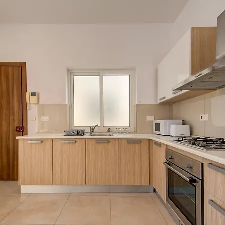 Apartament Ortigia Penthouse With Private Terrace And Distant Sea Views Is-Swieqi
