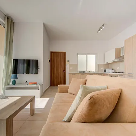 Ortigia Penthouse With Private Terrace And Distant Sea Views Is-Swieqi