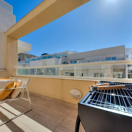 Apartman Ortigia Penthouse With Private Terrace And Distant Sea Views Is-Swieqi