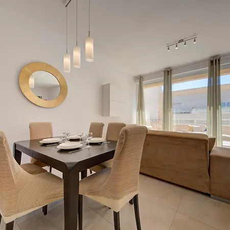 Ortigia Penthouse With Private Terrace And Distant Sea Views Is-Swieqi