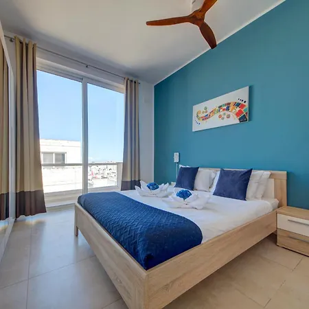 Ortigia Penthouse With Private Terrace And Distant Sea Views Is-Swieqi