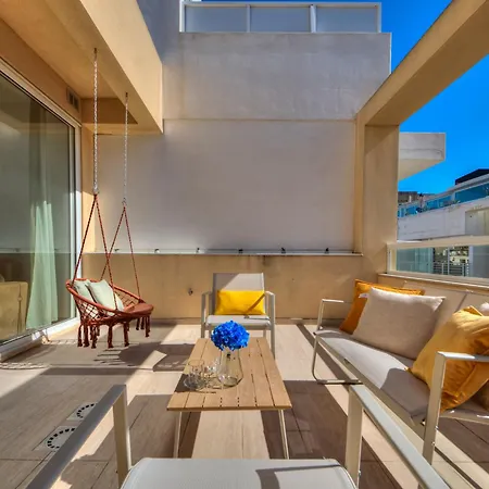 Ortigia Penthouse With Private Terrace And Distant Sea Views Is-Swieqi