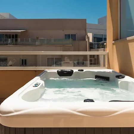Ortigia Penthouse - Private Rooftop Jacuzzi - Sea Views *